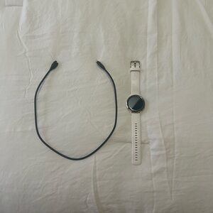 Garmin Smartwatch with White Band and Black Face Venue 3S